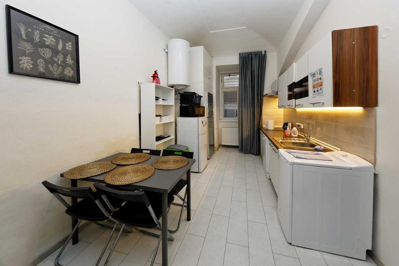 Apartment Americká 8 Praag Buitenkant foto