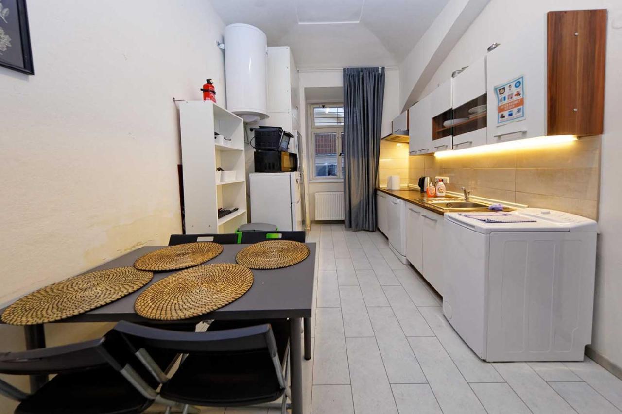 Apartment Americká 8 Praag Buitenkant foto