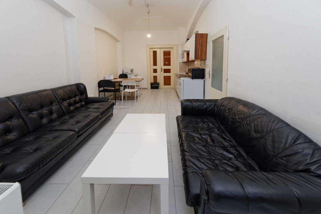 Apartment Americká 8 Praag Buitenkant foto